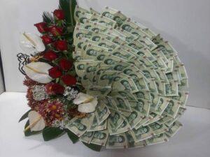 گل آرایی و تزئین پول برای عروسی و تولد تبریز | آموزش گل آرایی وخدمات تزیین پول در تبریز